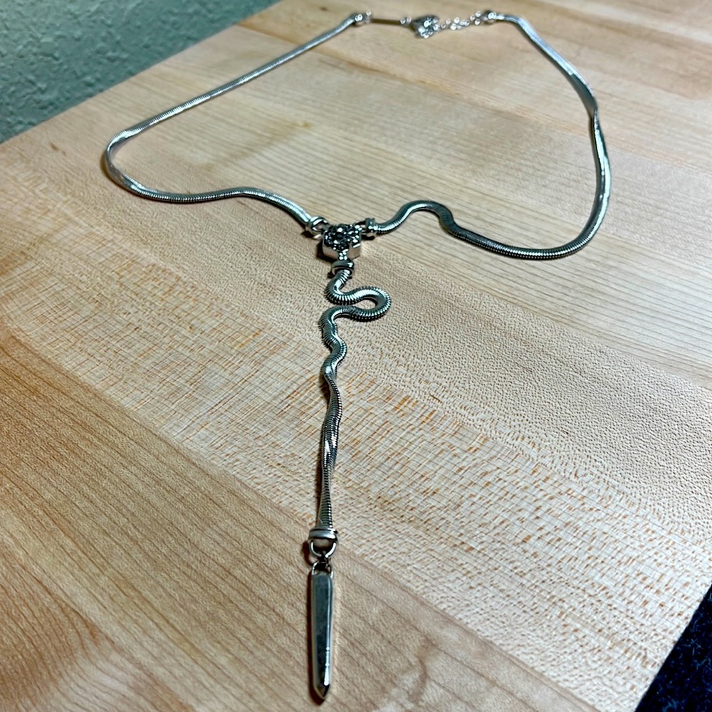 Kendra Scott necklace